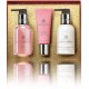 Molton Brown Delicious Rhubarb & Rose kätehoolduskomplekt (losjoon 100 ml + seep 100 ml + kreem 40 ml)